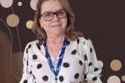 SECRETÁRIA EXECUTIVA DO CONIMS RECEBE TROFÉU DE LÍDER DESTAQUE